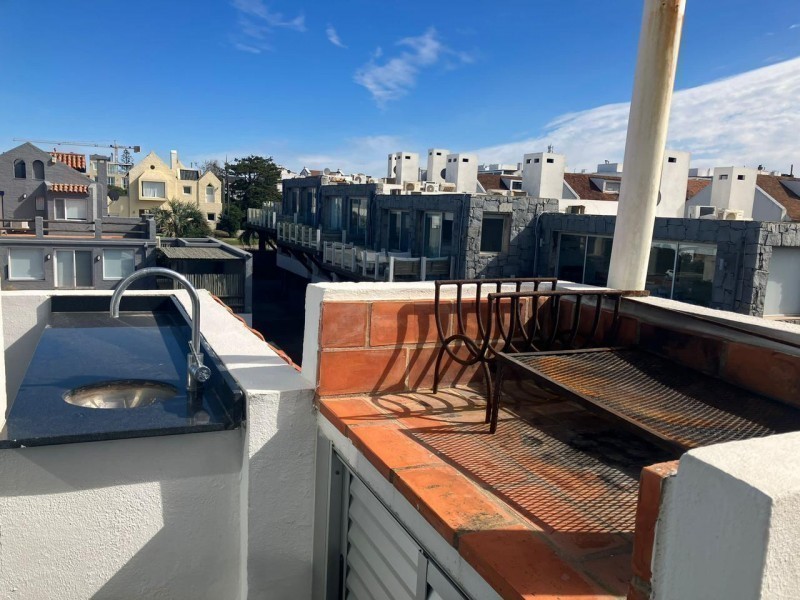 Excelente Penthouse reciclado primera linea frente al mar en Montoya